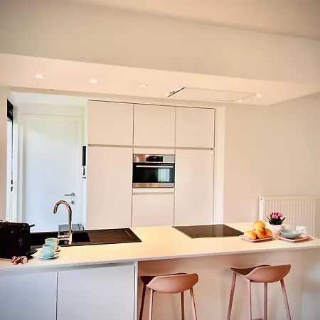 Karmel Modern 3 Bedroom *